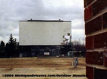Crest Drive-In Theatre - Crest Screen 1990 Courtesy Darryl Burgess-Outdoor Moovies